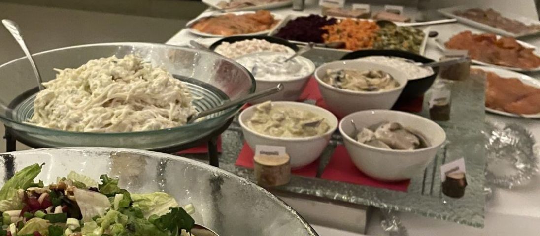 joulupöytä kakkaramäki