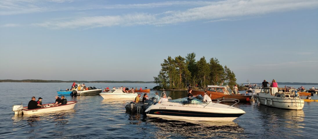 veneitä Puulan iltasoitossa.